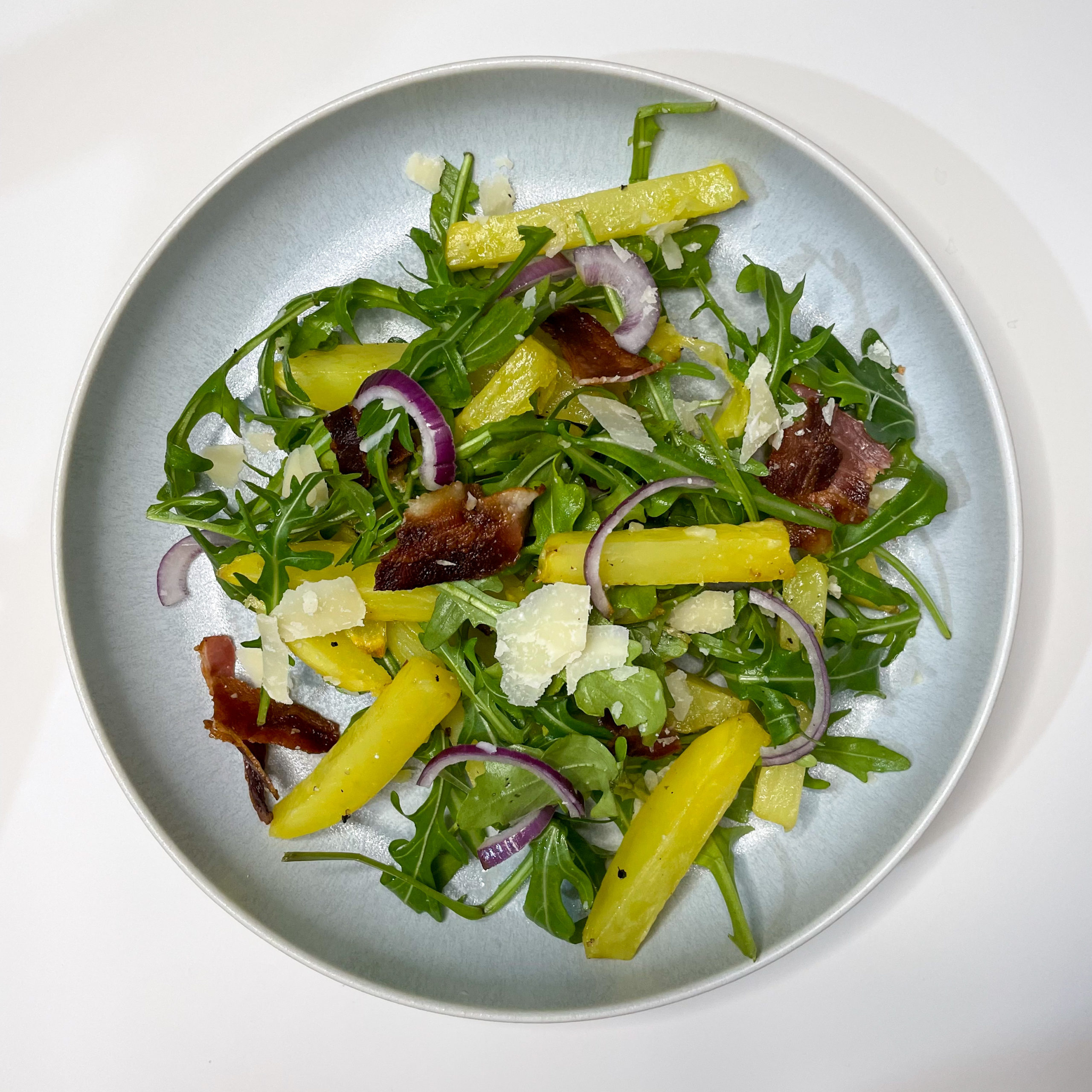 Rucola Salat mit Ofenkartoffeln, Speck und Parmesan