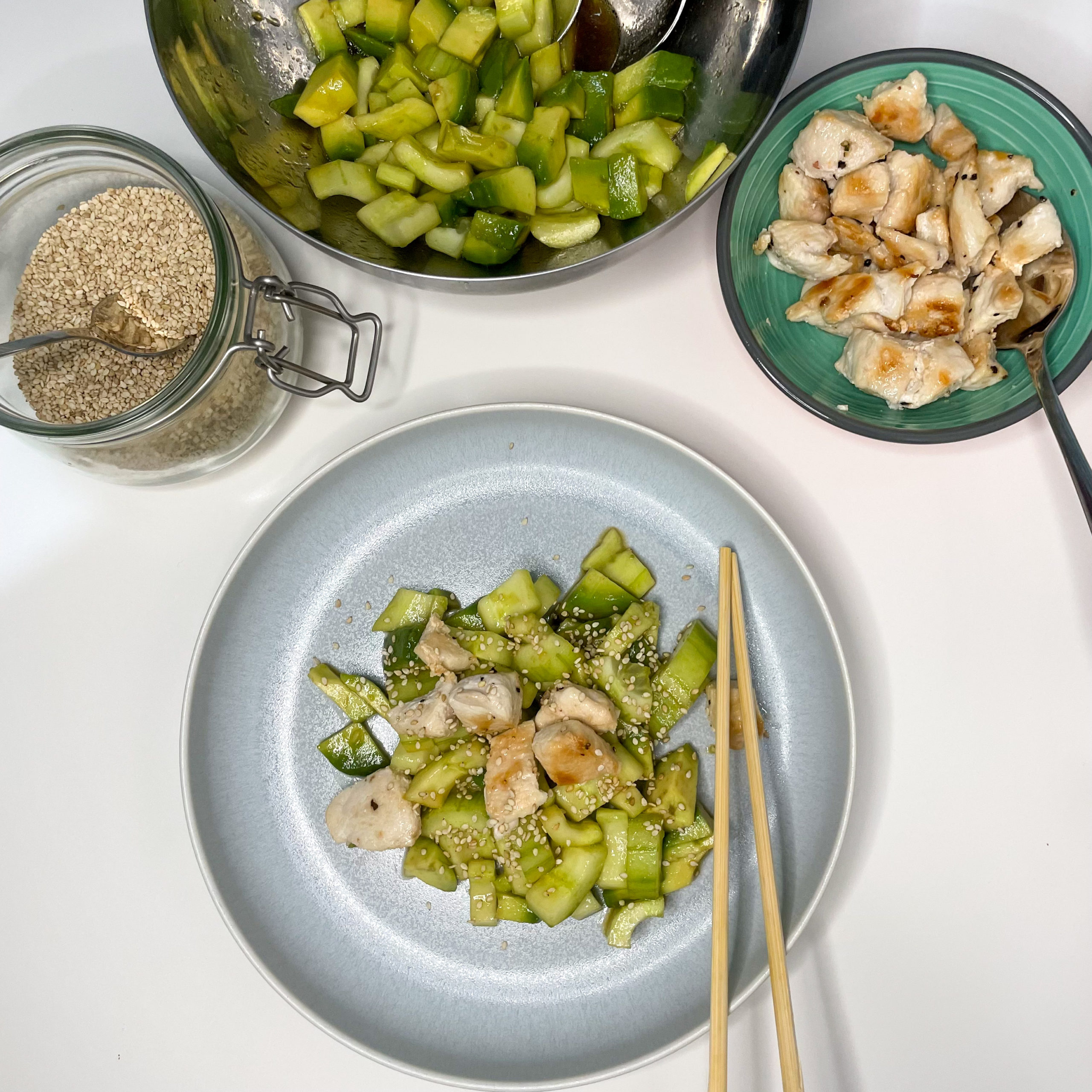 Gurken Avocado Teriyaki Salat