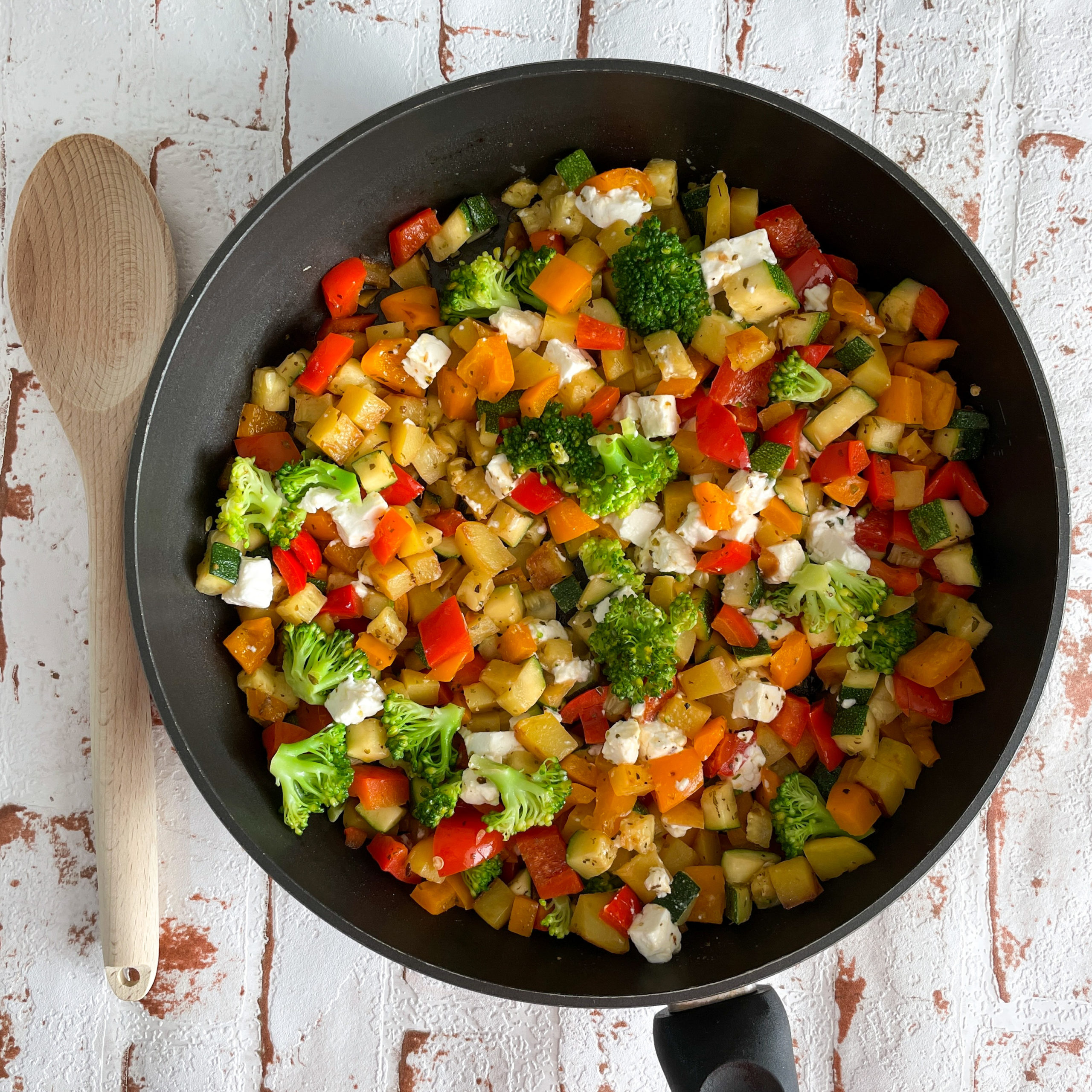 Bunte Kartoffel Gemüse Pfanne mit Feta - Paradieskueche