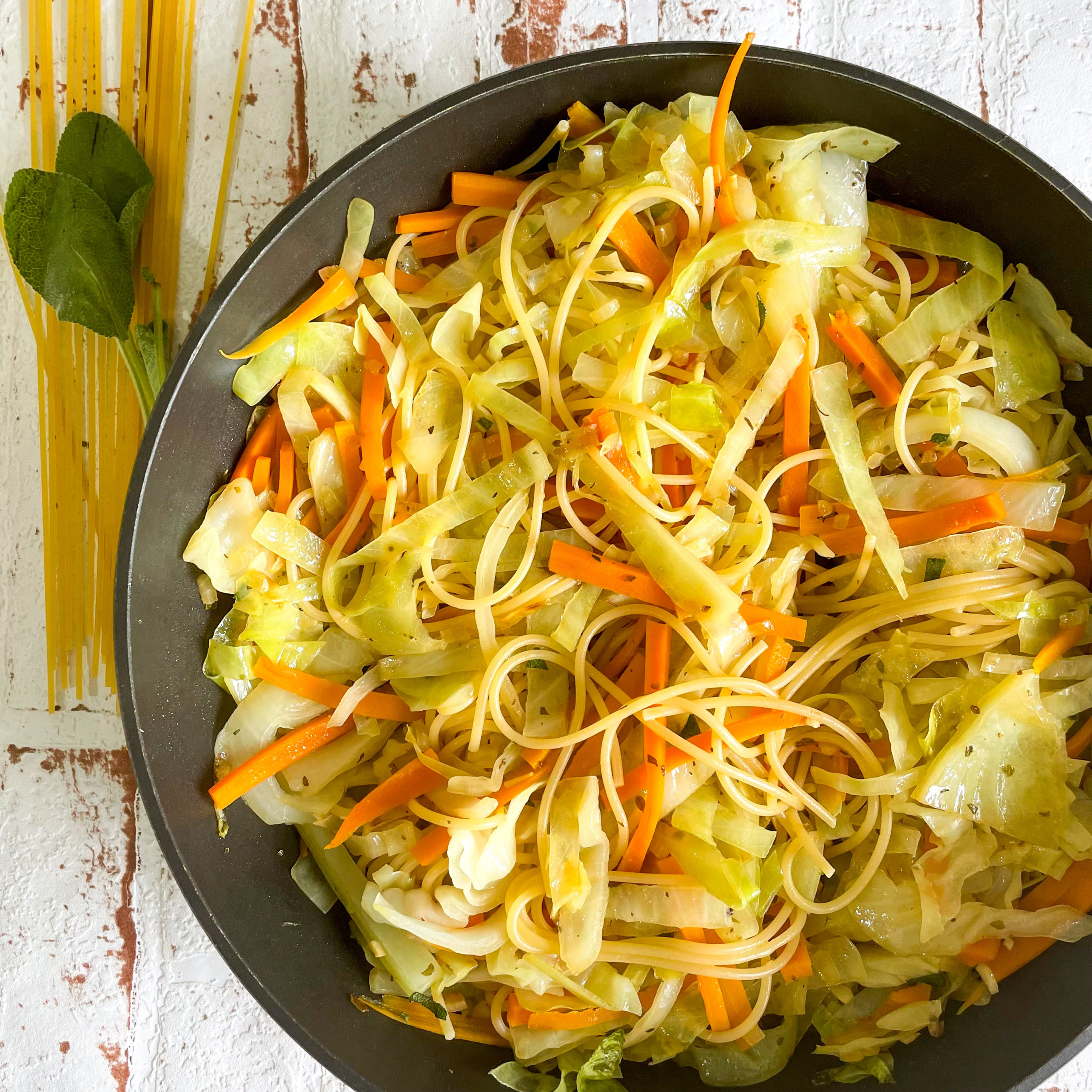 Pasta mit Weißkohl und Möhren - Paradieskueche