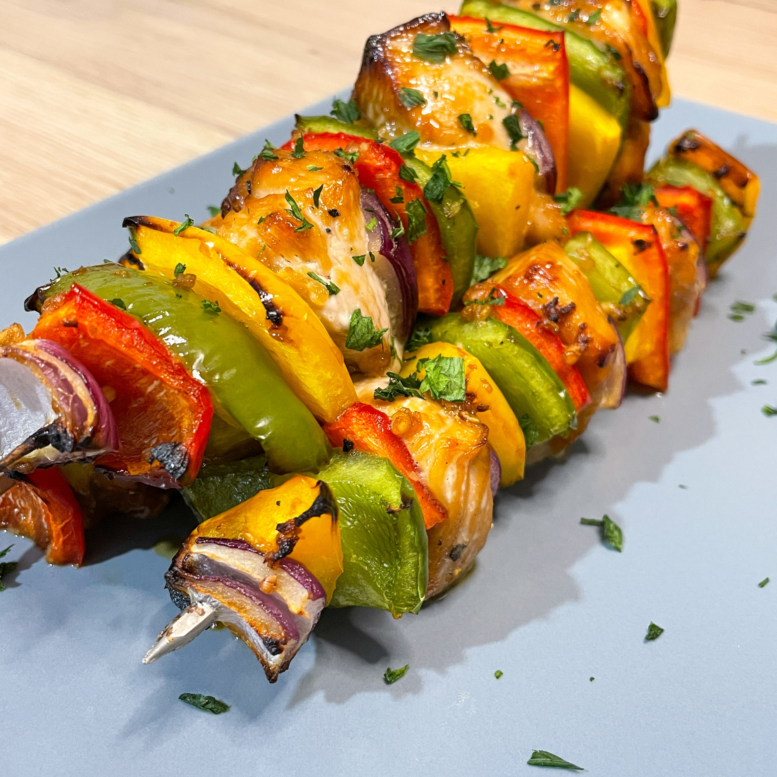 Hähnchen Spieße mit Paprika und Zwiebel und Honig Knoblauch Marinade