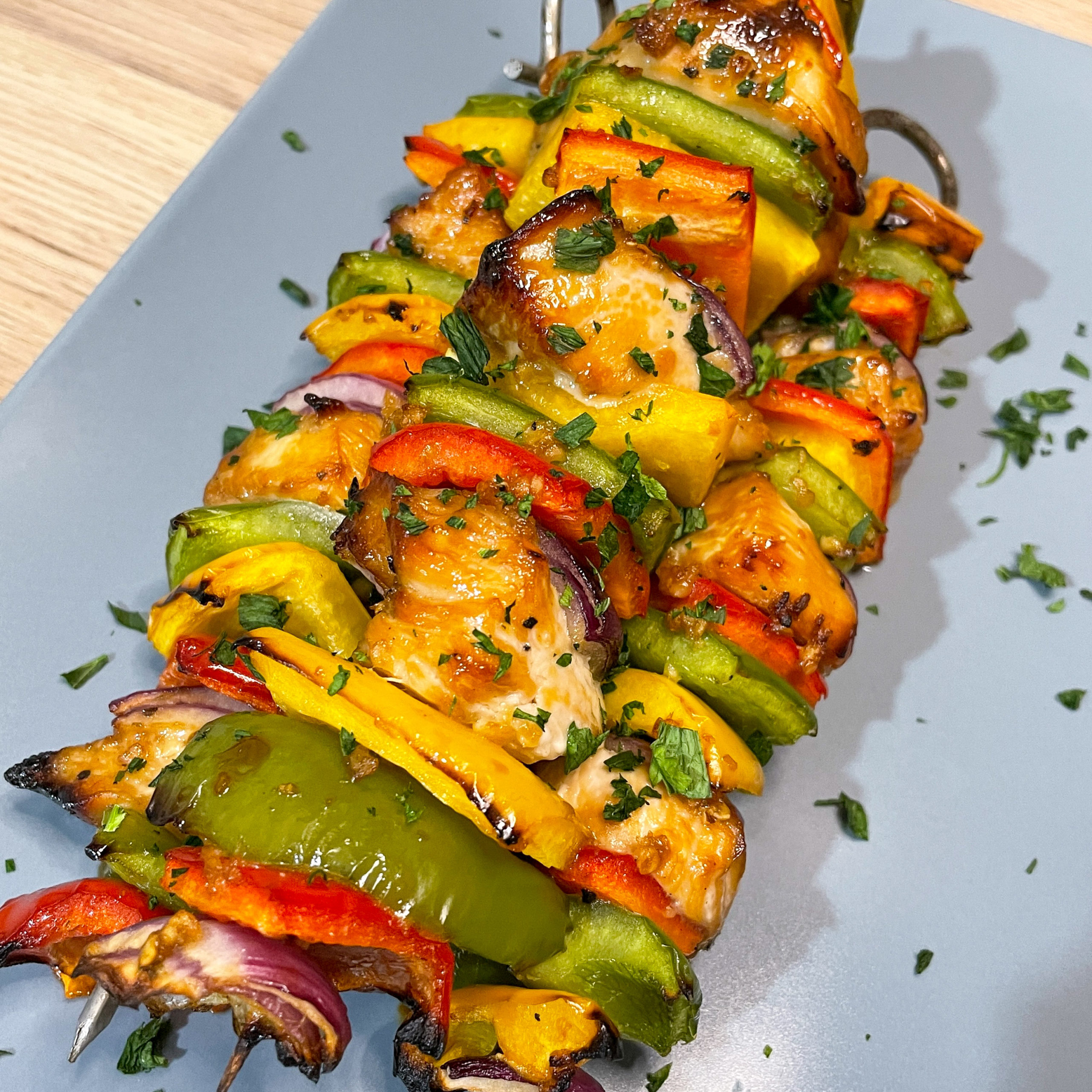 Hähnchen Spieße mit Paprika und Zwiebel und Honig Knoblauch Marinade