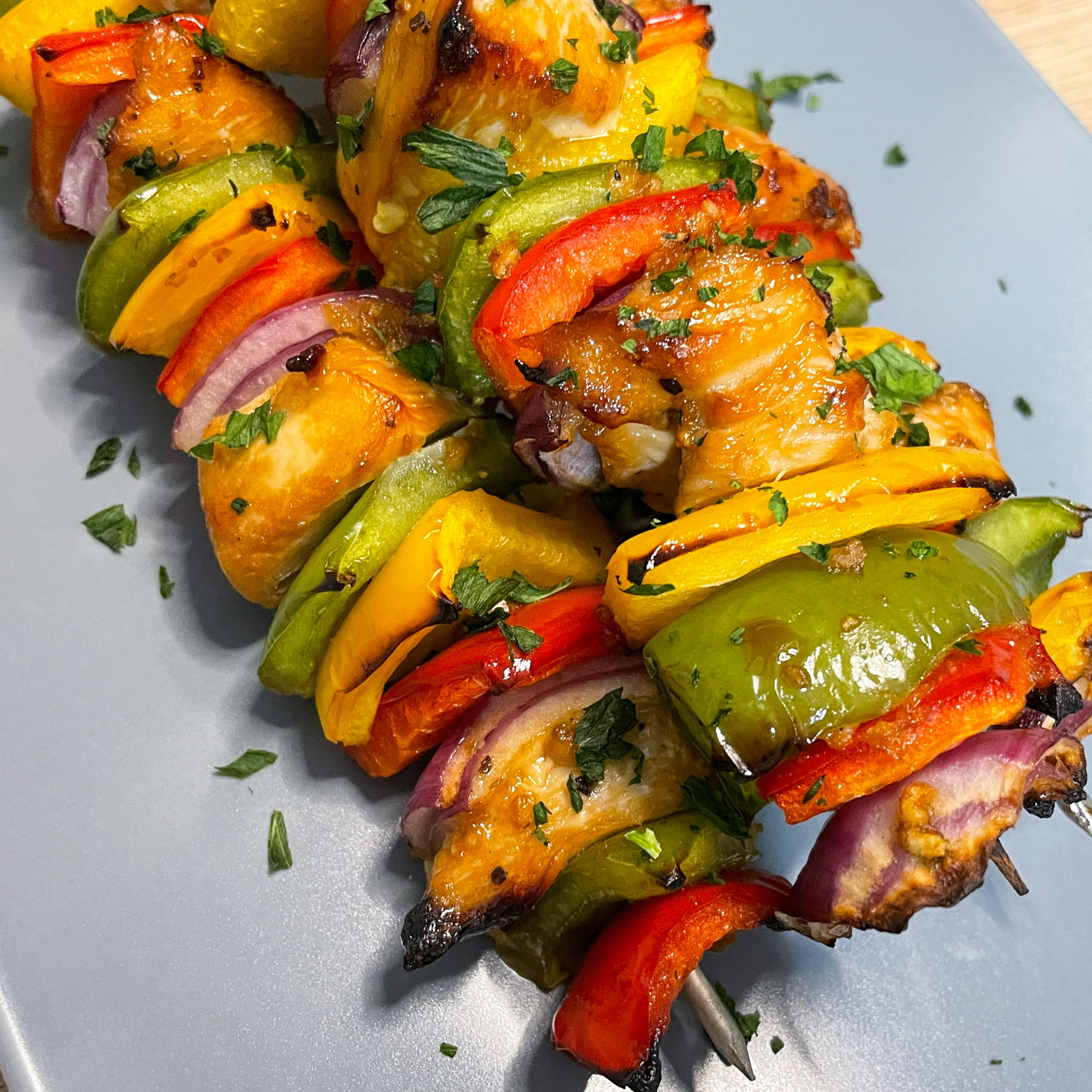 Hähnchen Spieße mit Paprika und Zwiebel und Honig Knoblauch Marinade