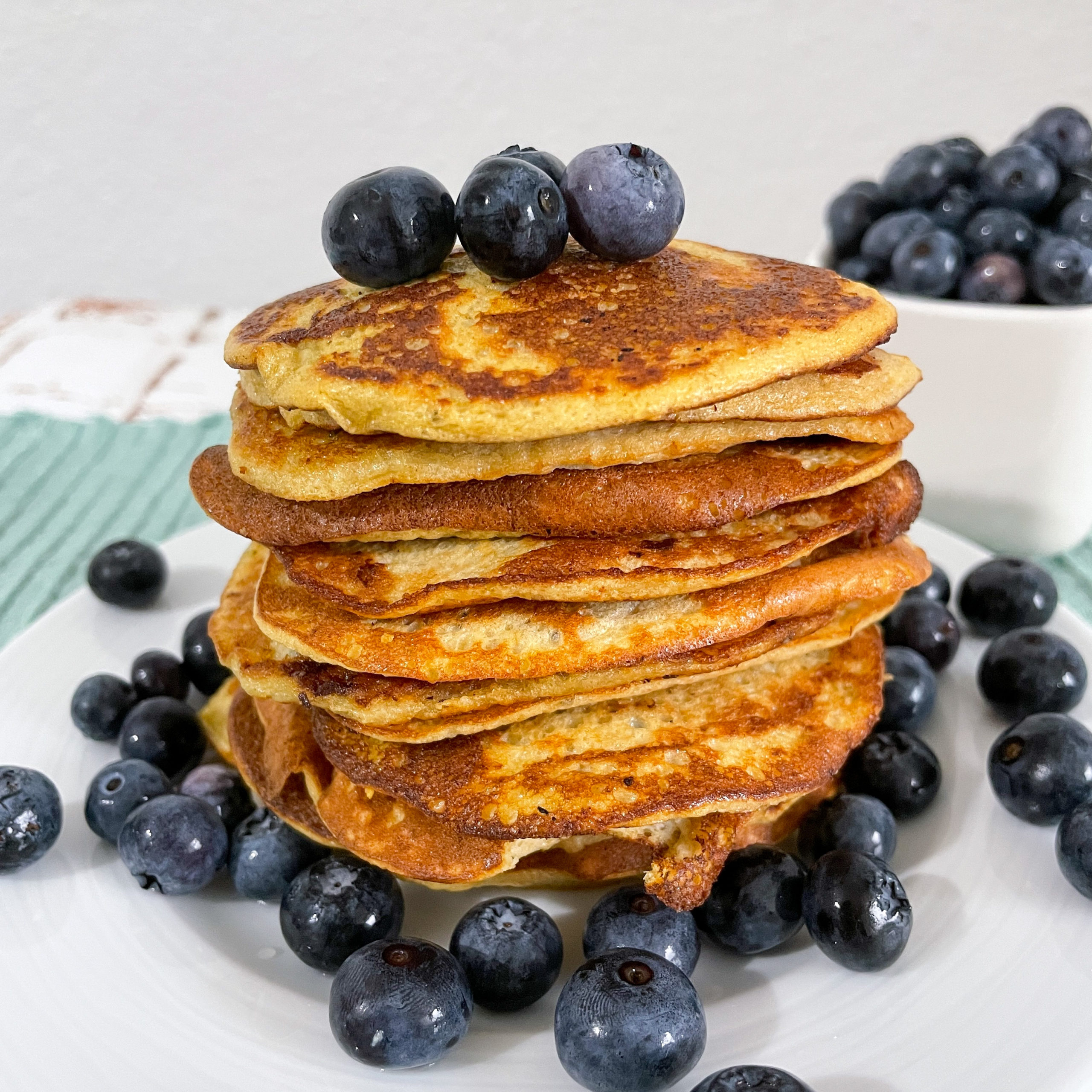 Bananen Pancakes mit Chia und Blaubeeren