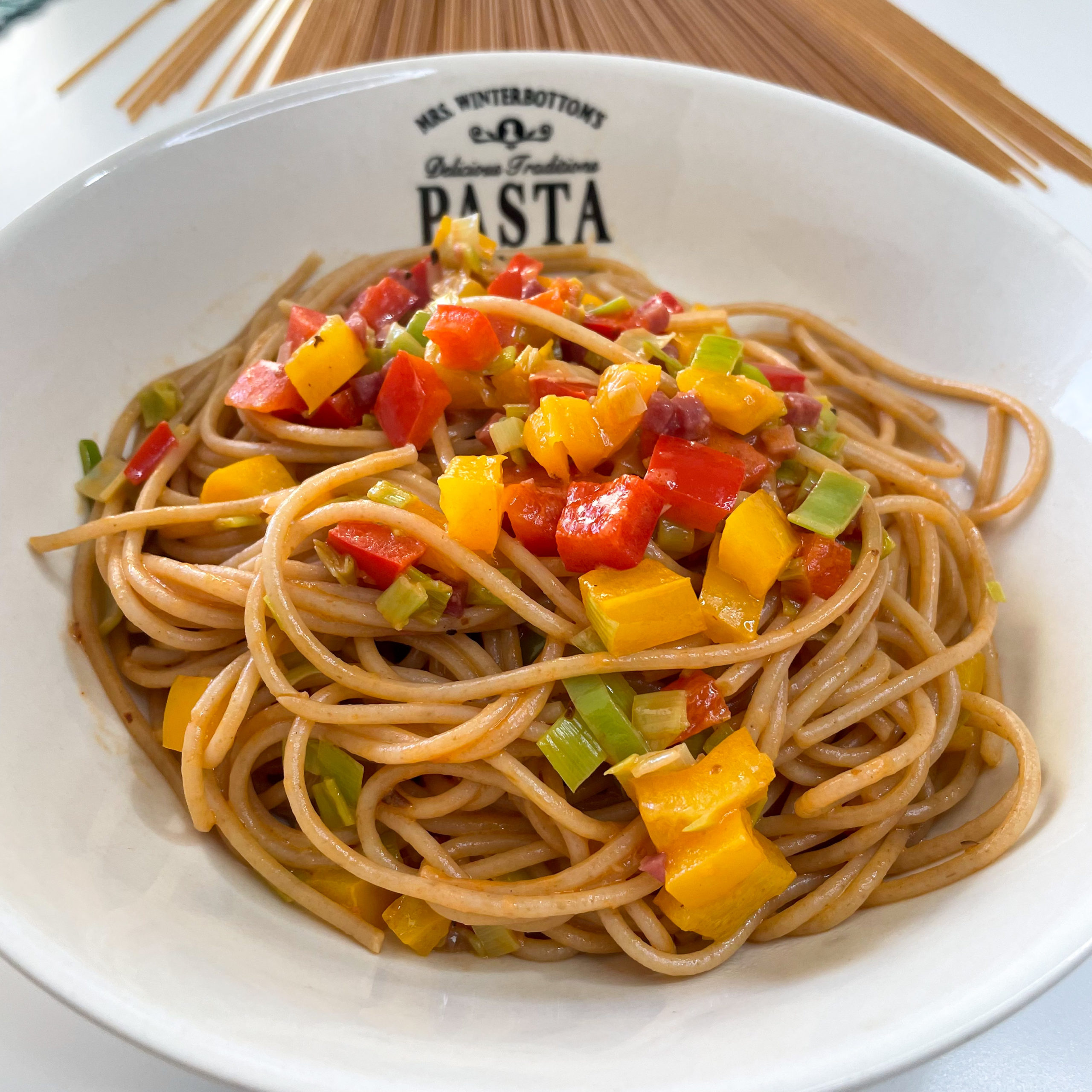 Paprika Lauch Nudel Pfanne - schnelles Mittagessen - Paradieskueche