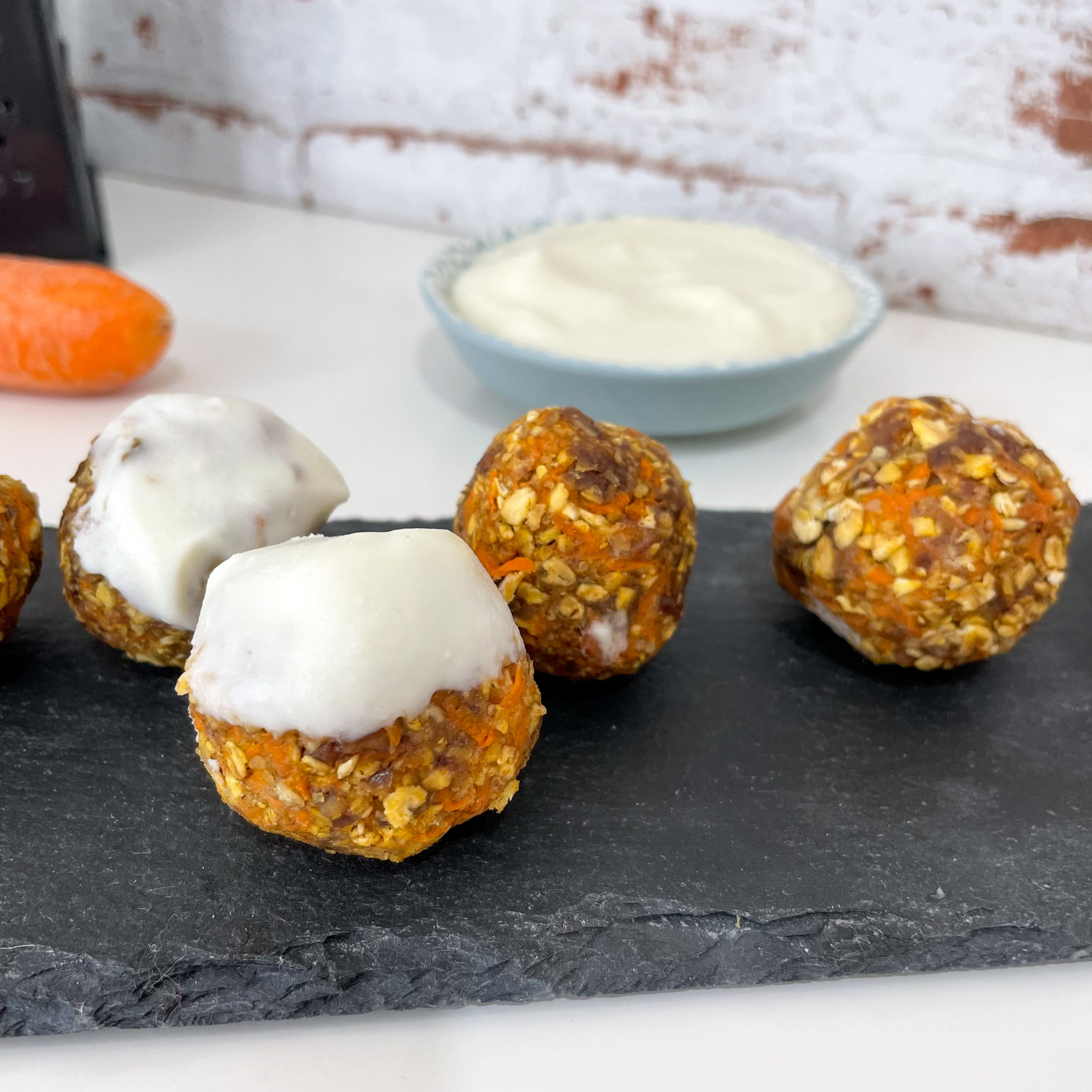 Karotten Kuchen Energy Balls mit Frischkäse Frosting