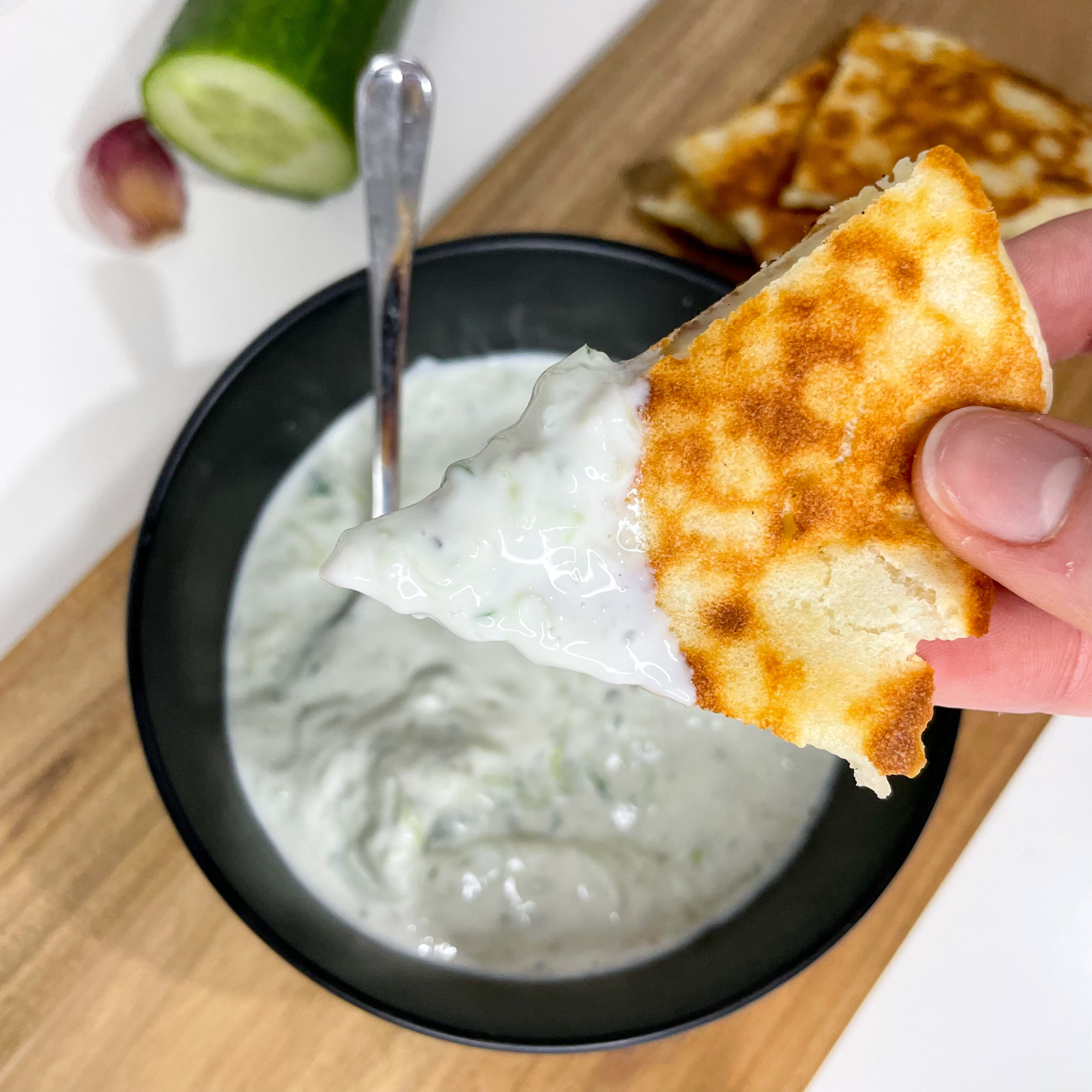 Tzatziki mit Joghurt, Gurke und Knoblauch